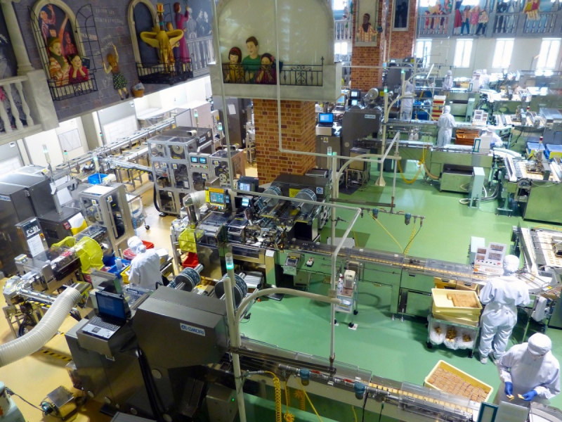 patisserie-ANTIBES-min_japan_sapporo_chocolate_factory_label_packaging_cookie_machine_operators-961509